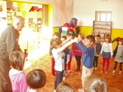 návštěva -housle školka